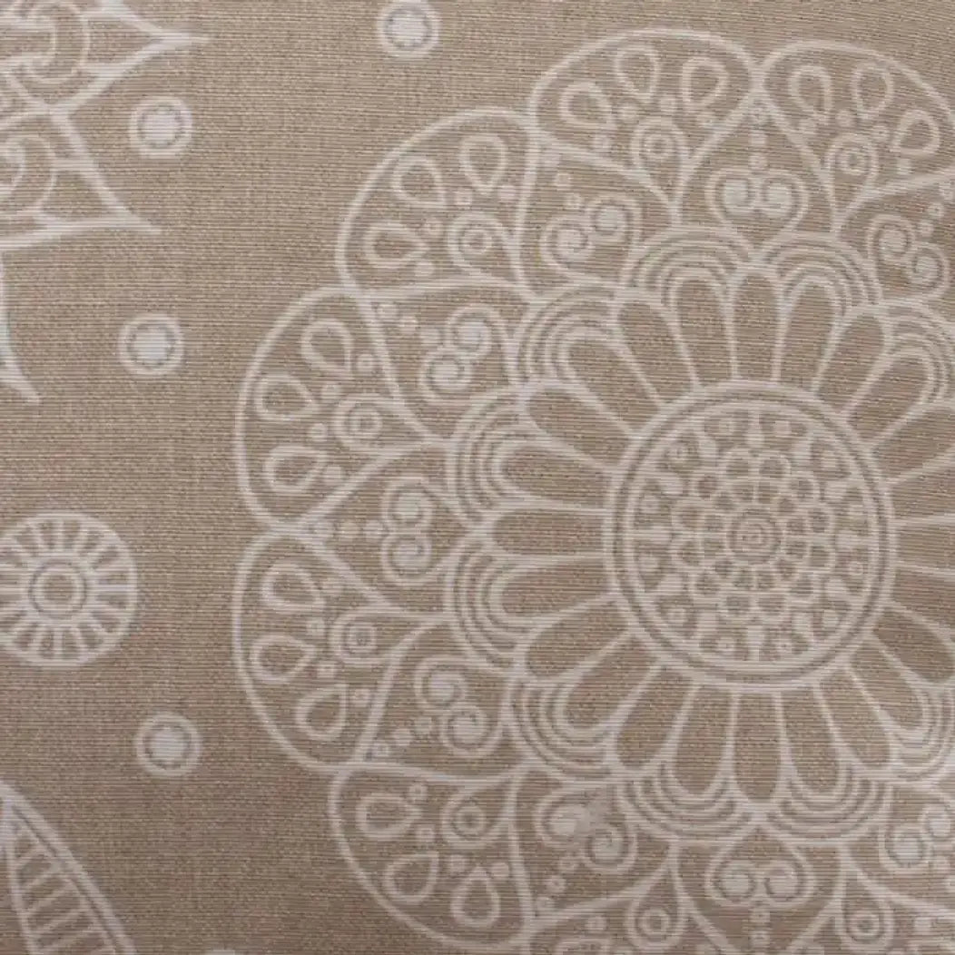 Cojín de 50x50 cm con estampado vibrante | mueblesamerica.cl