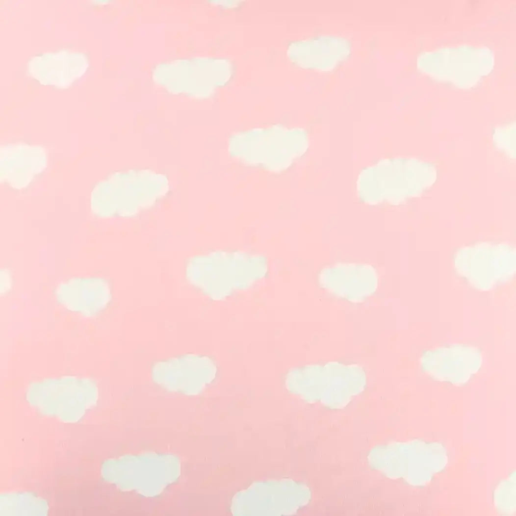 Cojín de 50x50 cm con estampado de nubes | mueblesamerica.cl