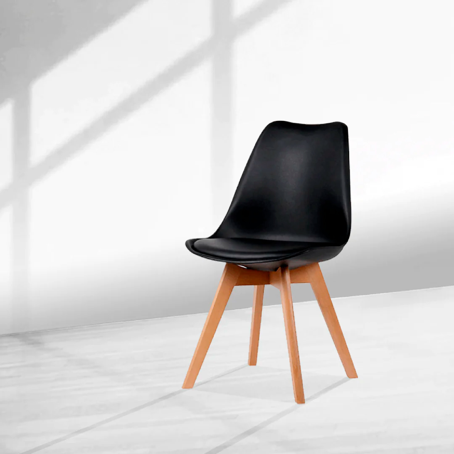 Silla Tulip Acolchada - Negra