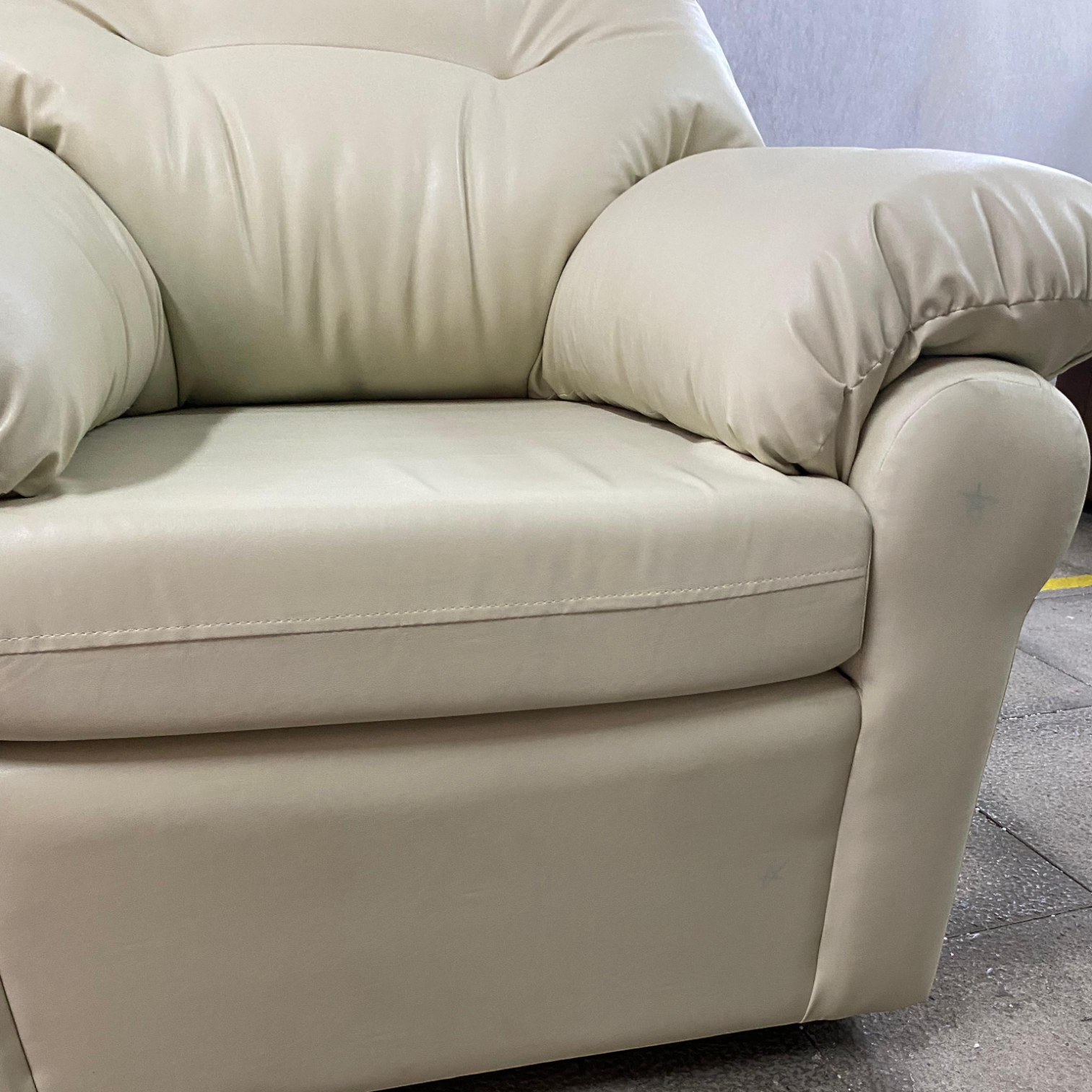 sofá - Estructura de madera de pino resistente | mueblesamerica.cl