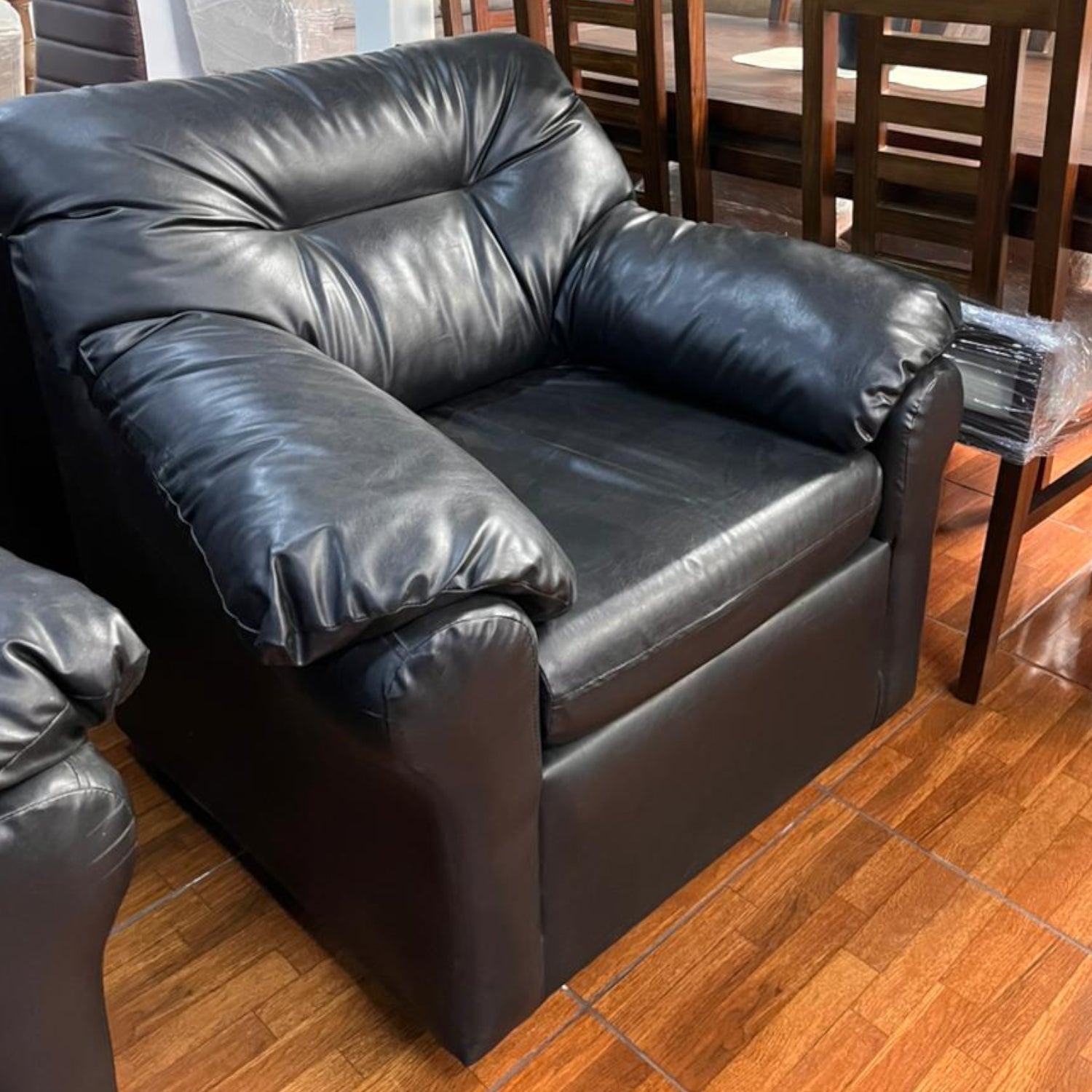 Living América 311 - Cuero Sintético Pu Negro (2da selección)