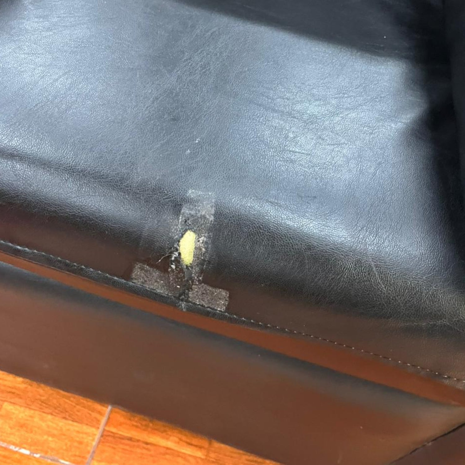 Sofá América 1 Cuerpo - Cuero Sintético Pu Negro Desgaste Notorio (2da selección)