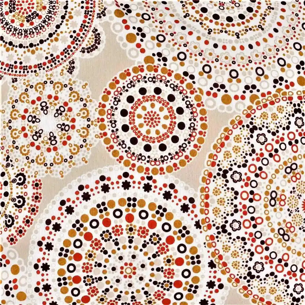 Cojín de 50x50 cm con estampado vibrante | mueblesamerica.cl