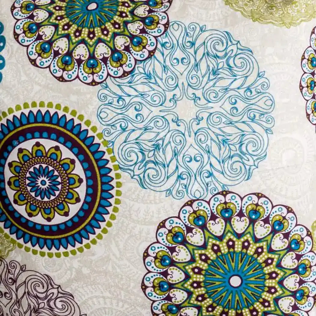 Cojín de 50x50 cm con estampado vibrante | mueblesamerica.cl