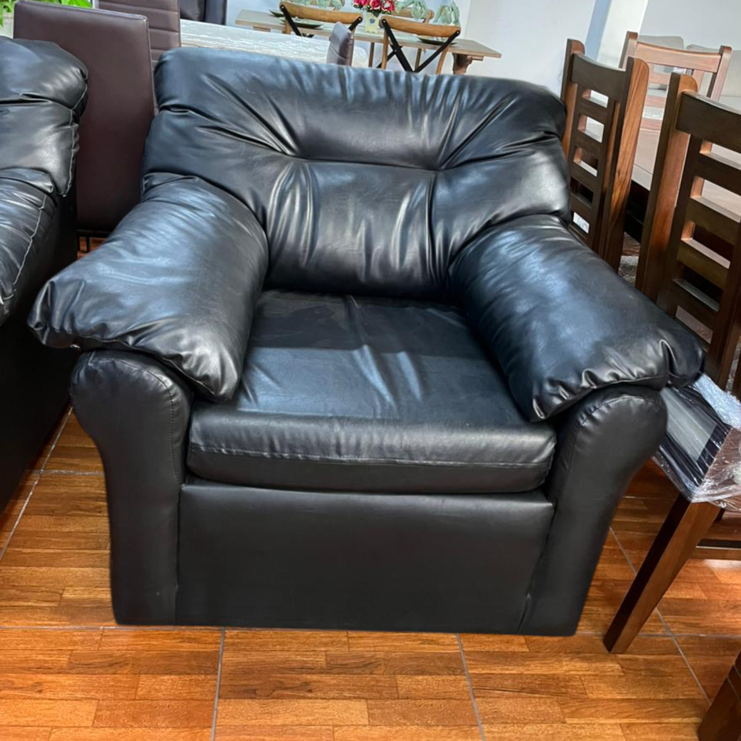 Living América 311 - Cuero Sintético Pu Negro (2da selección)