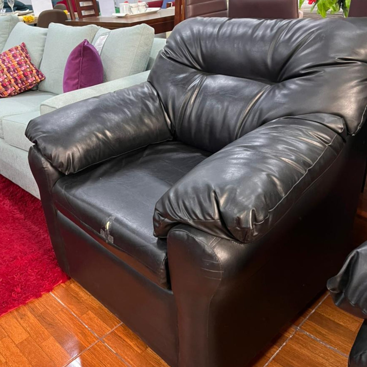 Living América 311 - Cuero Sintético Pu Negro (2da selección)