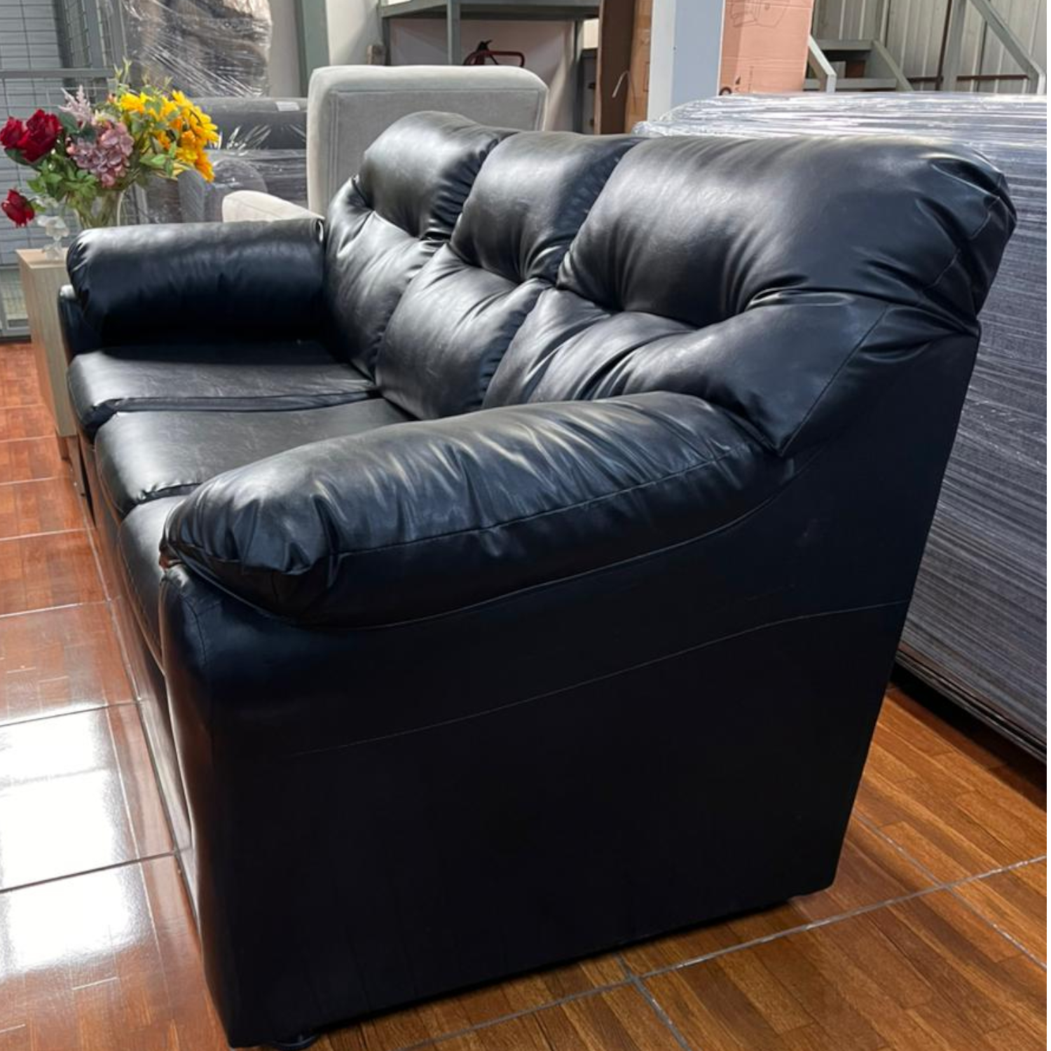 Sofá América 3 Cuerpos - Cuero Sintético Pu Negro (2da selección)